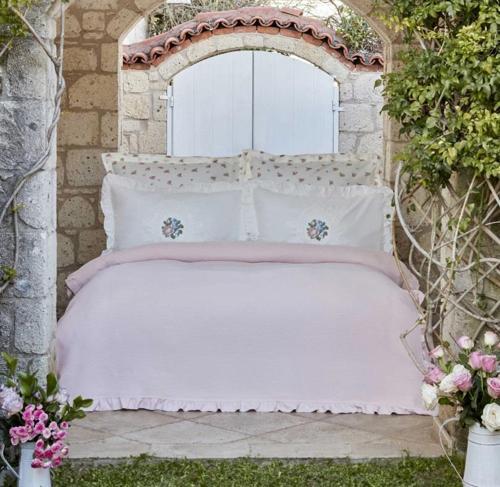 Fayette Pudra Çift Kişilik Nakışlı Nish Set