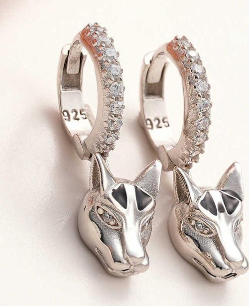 ​Gümüş Sallantılı Kaplan Figürlü Kadın Küpe