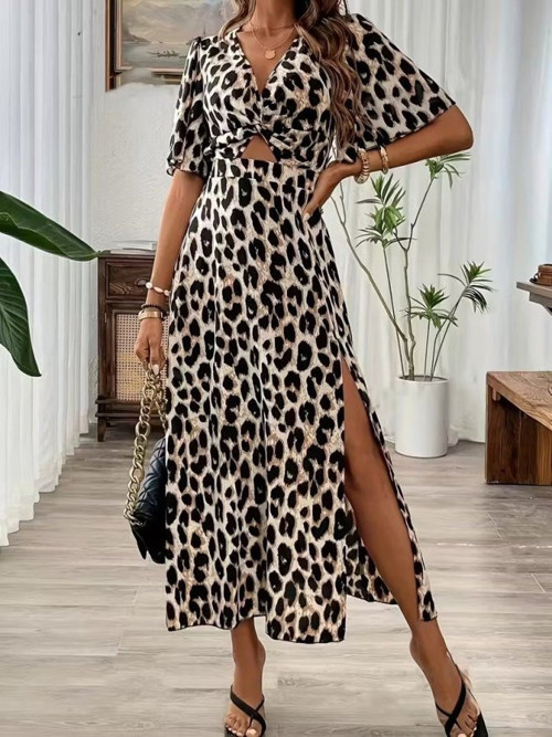 Kadın Kısa Kollu V Yakalı Beli Lastikli Yırtmaçlı Uzun Leopar Desenli Süprem Elbise - 2XL-3XL - Leopar