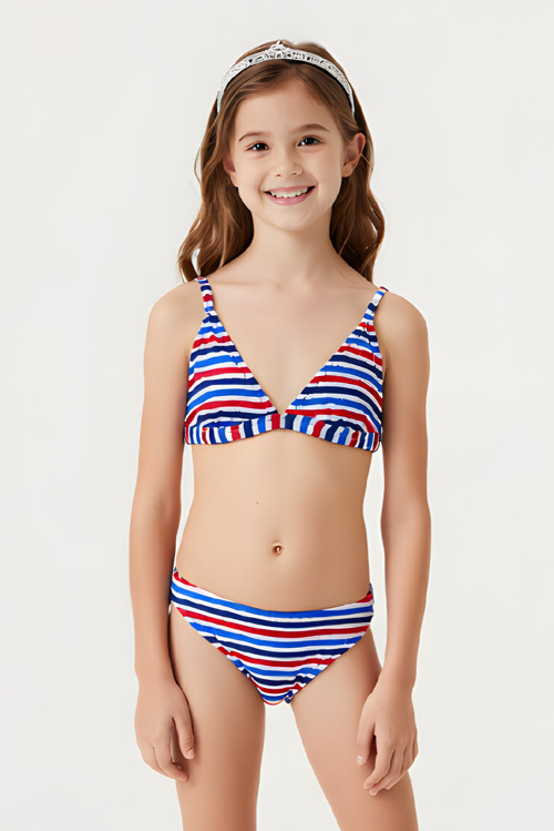 Kız Çocuk Desenli Üçgen Kesim Bikini Takımı