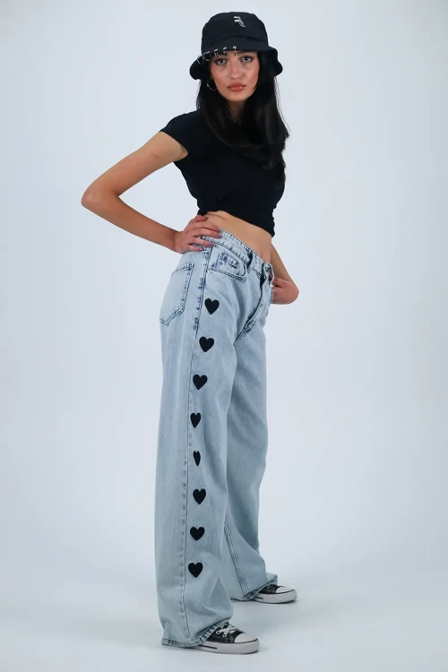 Kalp Nakışlı Mavi Yıkamalı Baggy Jean - Şık Geniş Paça Modelleri