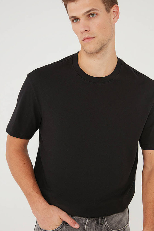 Pamuklu Rahat Kesim Bisiklet Yaka Basic Erkek T Shirt 066249-900 SİYAH