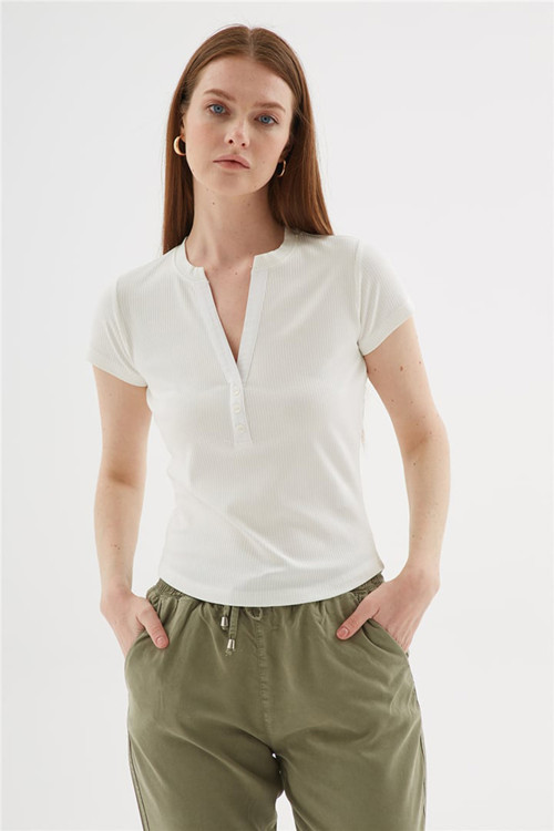 Regular Fit Düğme Detaylı V Yaka Bayan Bluz 26Y0494K1 EKRU