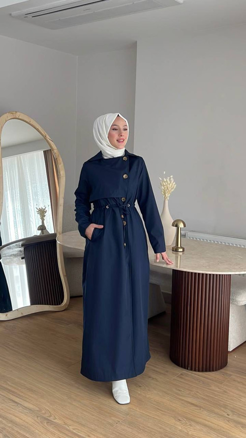 Şık Kesim Astarlı Trençkot – Kendi Kumaşından Kemerli Tesettür Model