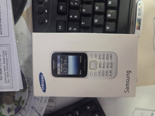 b310 tuşlu cep telefonu siyah ve beyaz