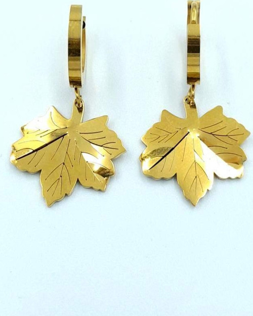 Gold Renk Yaprak Figürlü Çelik Küpe