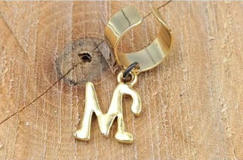 Çelik Gold Renk M Harfli Kıkırdak Küpe