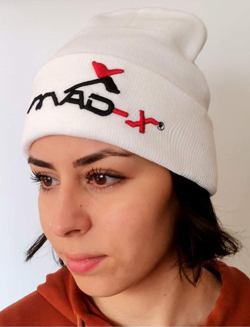 Beyaz Renk Nakışlı Bere