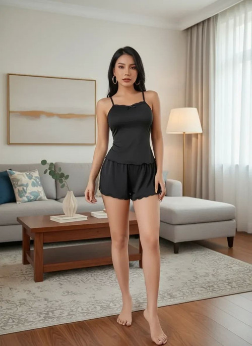 Kadın Siyah Yırtmaç Detaylı Şortlu Pijama Takımı Rahat Şık 2’li Set