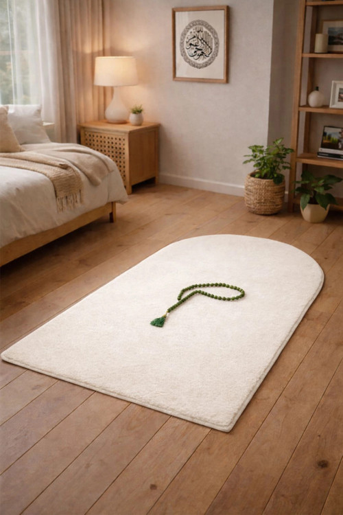 Seccade Namaz Halısı Yıkanabilir Kaymaz Taban Peluş 70x120 CM Krem
