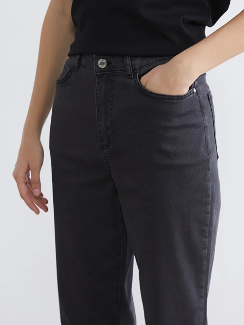 Siyah Straight Fit Kadın Jean Pantolon
