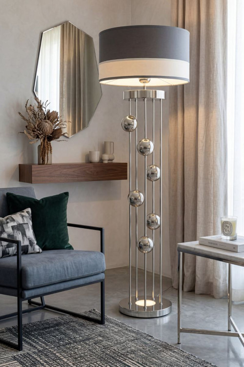 Aura 6 Küre Krom LED Lambader – Lüks Dekoratif Metal Salon Köşe Aydınlatması