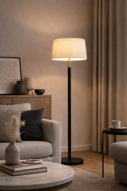 VISBY 155 cm Black Edition Masif Ahşap Lambader – Krem Keten Şapka, Modern Premium Aydınlatma