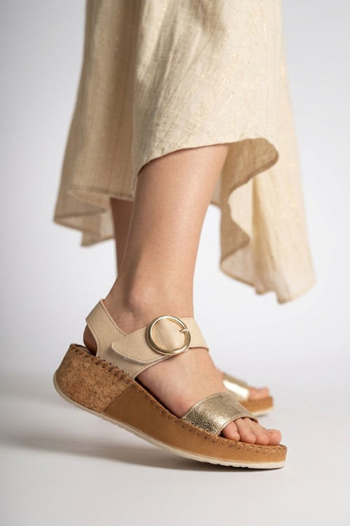 Well Foot 26066 Bej-Altın Hakiki Deri Kadın Sandalet