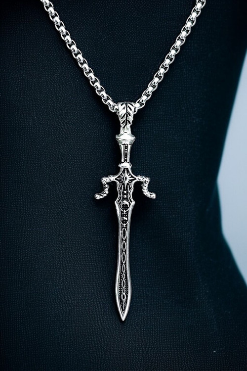Ak Store Silver Erkek, Efsane Attila'Nın Kılıcı Figürlü K-115 Paslanmaz Kromix Çelik Gümüş Kaplama Kolye Madalyon