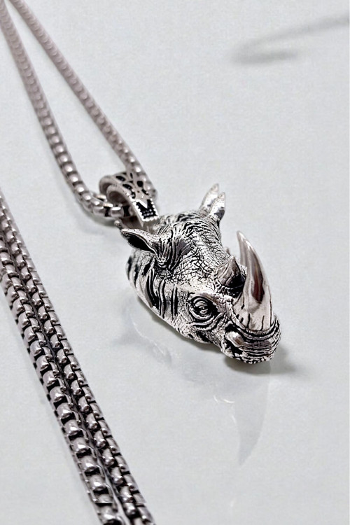 Ak Store Silver Erkek, Gergedan Başı Figürlü Gücün Sembolü K-178 Paslanmaz Kromix Çelik Gümüş Kaplama Kolye