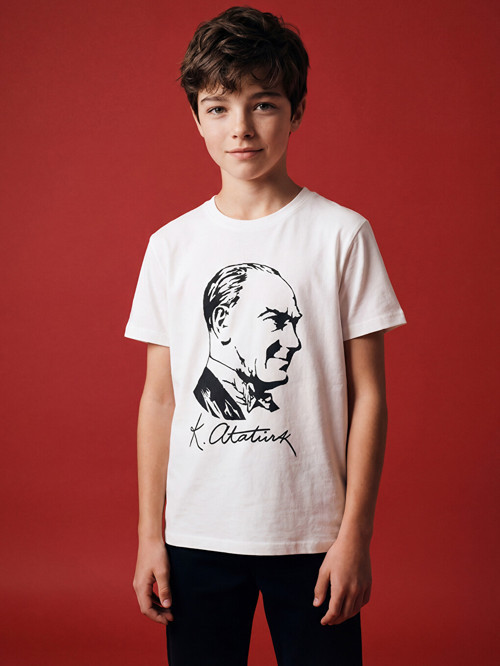 LCW Kids Beyaz Bisiklet Yaka Atatürk Baskılı Erkek Çocuk Tişört