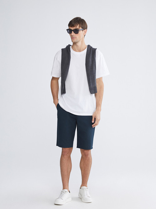 LCWAIKIKI Classic Lacivert Standart Kalıp Gabardin Erkek Şort