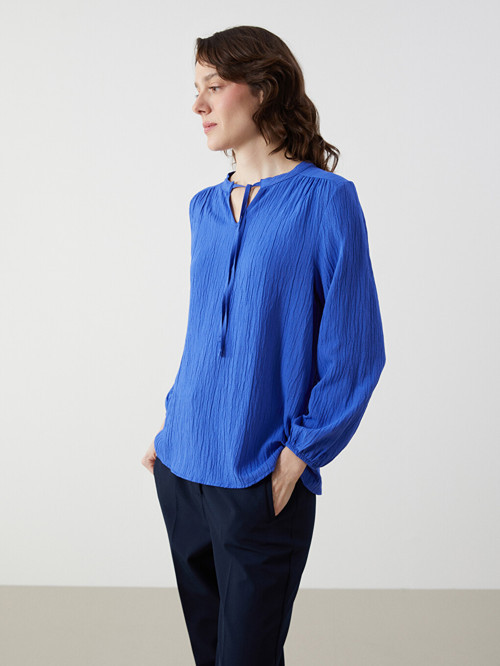 LCWAIKIKI Classic Mavi Bağlamalı Yaka Dokulu Oversize Kadın Bluz