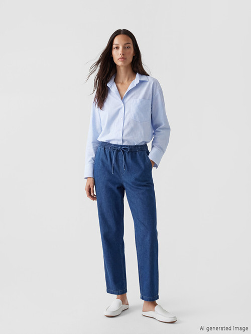 LCWAIKIKI Classic Mavi Beli Lastikli Mom Fit Kadın Jean Pantolon