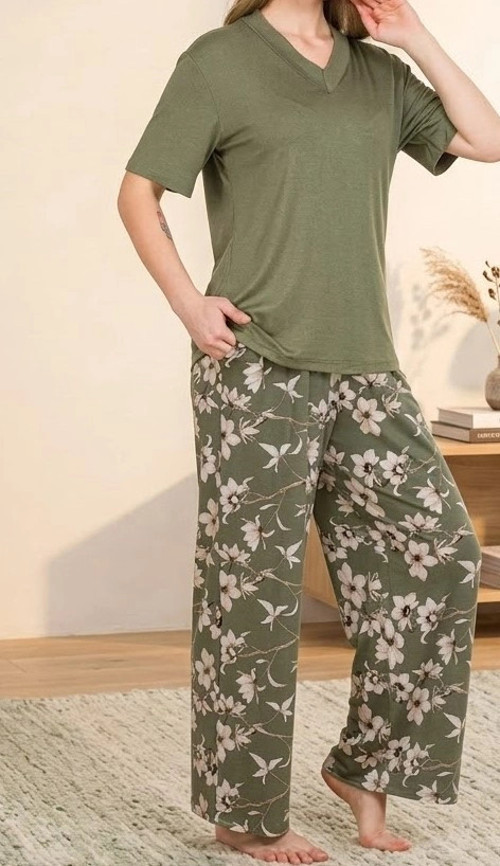 Bicomi Nefes Alan Viskon Kumaş, Maksimum Konforlu Çiçek Desenli Yeşil Kısa Kol Pijama Takımı