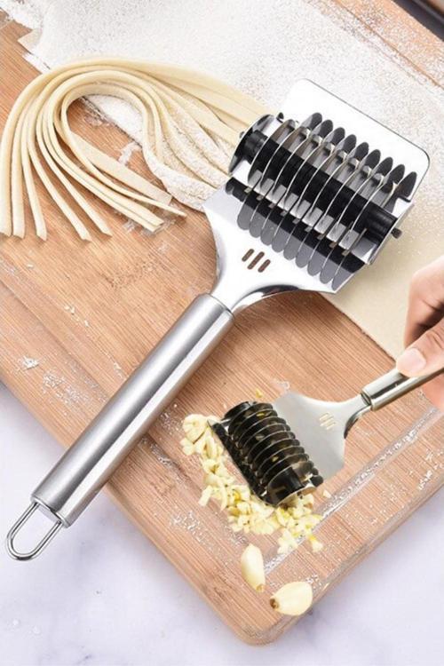 Paslanmaz Çelik Hamur Kesme Aparatı Metal Saplı 9 Bıçaklı Erişte Makarna Kesme Aleti