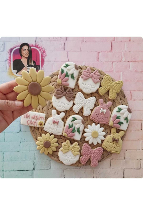Doğum Gününe Özel Kurdelalı Papatyalı Model Butik Kurabiye - 20 Adet