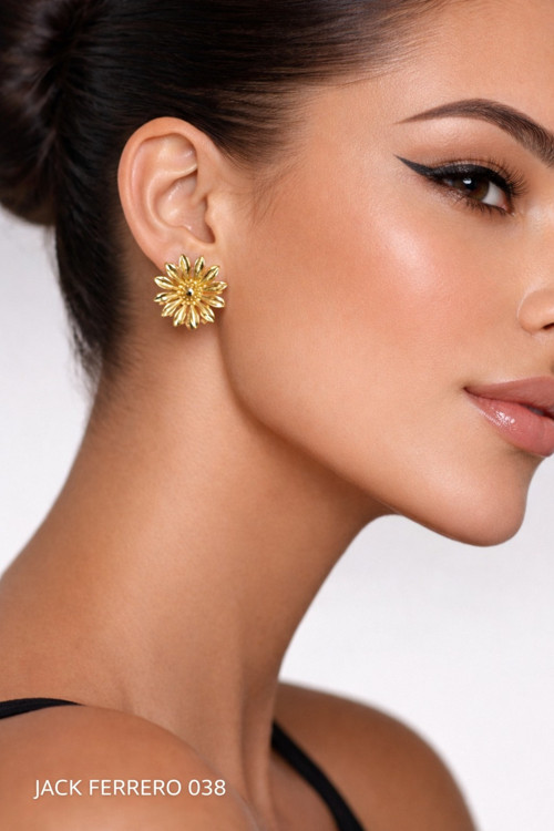 Gold Camellia Çivi Küpe
