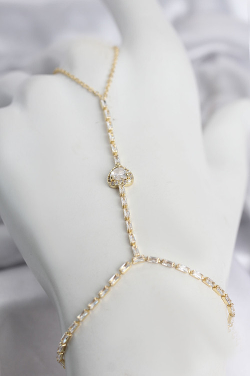 Gold Renk Pirinç Zirkon Taşlı Kalp Model Şahmeran - EBJ260612W44026