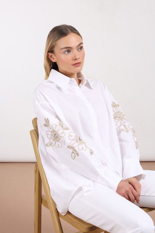 Kadın Kolları Pul ve Çiçek Süslemeli Uzun Kollu Oversize Gömlek 2832 Beyaz