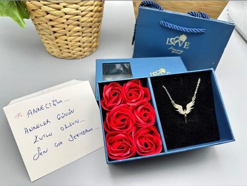 ANNELER GÜNÜ'NE Özel Melek Kolye Hediyeli Gül Hediye Kutusu