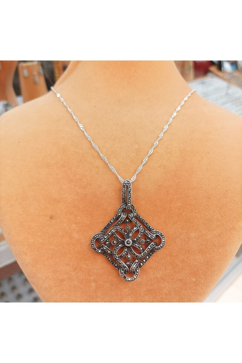Oyma Model Taşlı Gümüş Kadın Kolye