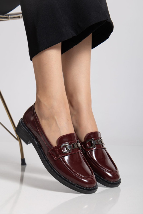 Kadın Bordo Renkli Zincir Detaylı Suni Deri Loafer
