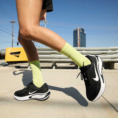 W NIKE JOURNEY RUN Kadın Koşu Ayakkabısı FJ7765-001