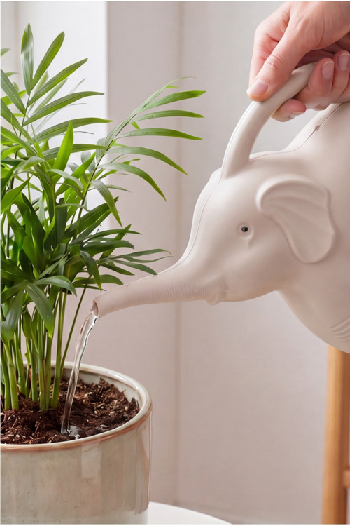 Pudra Rengi Fil Figürlü Plastik Çiçek Sulama Kabı