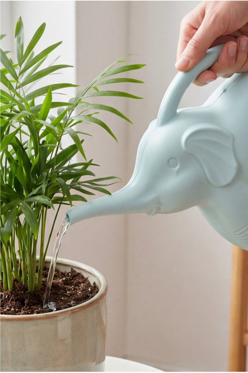 Fil Figürlü Çiçek Sulama Kabı – Uzun Ağızlıklı, Dayanıklı Plastik Bahçe ve Saksı Sulama Bidonu