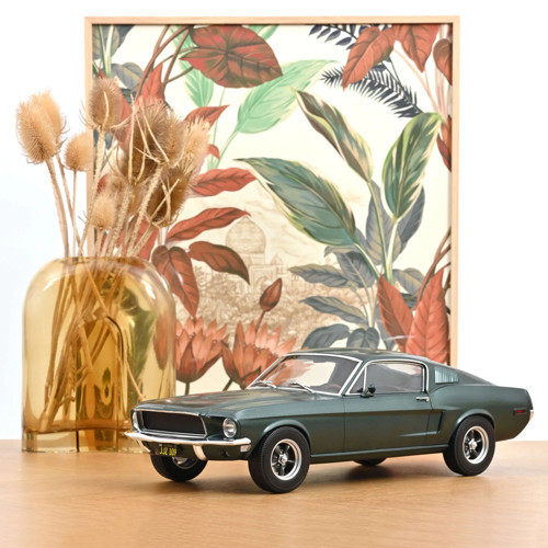 122702 1/12 Ford Mustang Fastback 1968 Satin Green Metallic