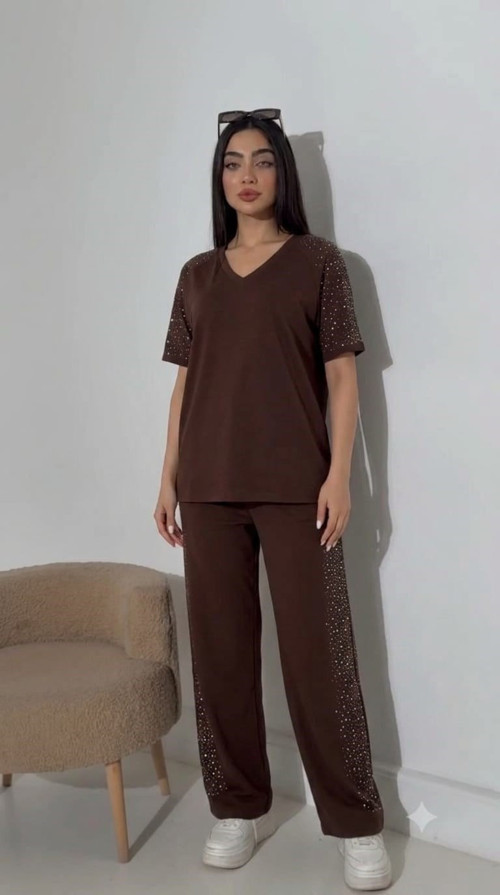 Kadın Serpme Taş Detaylı V Yaka Oversize Tişort Pantolon Takım