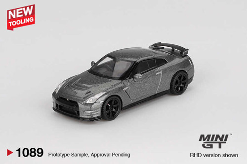 1:64 Nissan GT-R 2013 Nismo R35 CRS Dark Metal Gray Diecast Model Araba