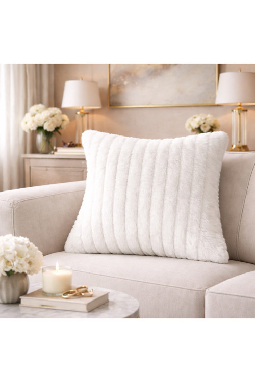 Beyaz Peluş Kırlent Kılıfı 43x43 cm Yumuşak Dokulu Dekoratif Koltuk Yastık Kılıfı