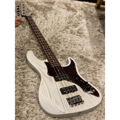 Soloking MJ-1 Custom Bass in Transparent White with Roasted Maple Neck