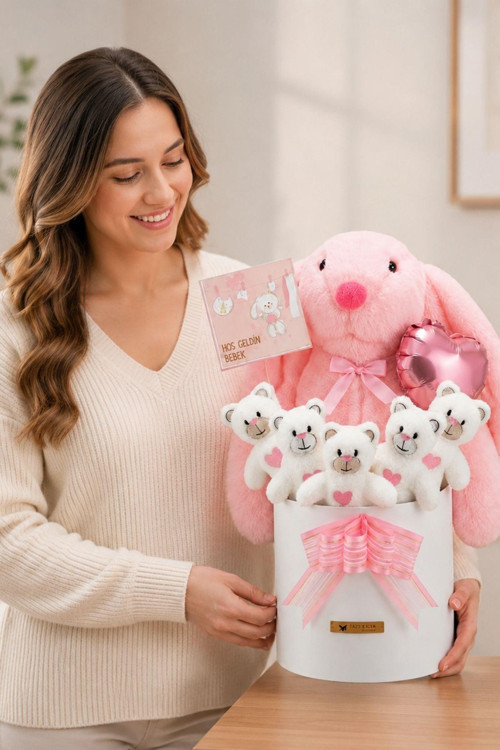 Yenidoğan Kız Bebek Hediyesi – Baby Shower Tavşan Uyku Arkadaşı ve Pembe Peluş Ayıcık Buketi