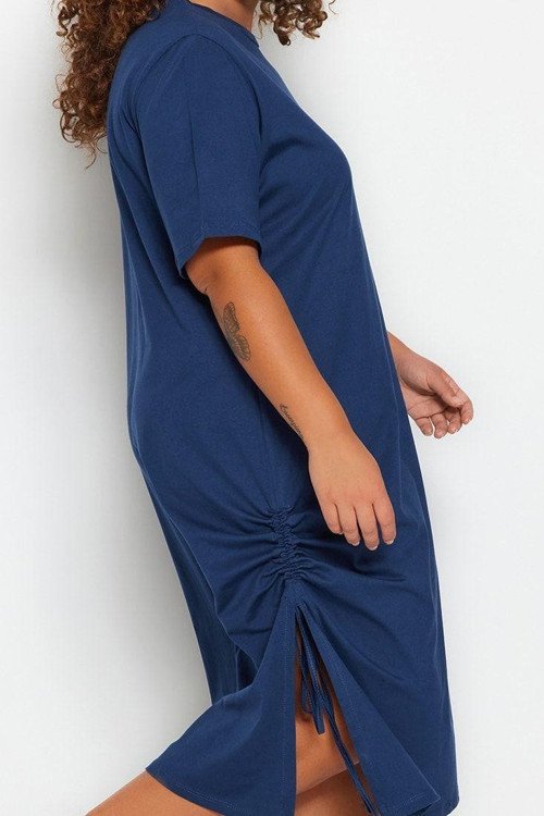 Moda Stil Relaxed Bisiklet Yaka Midi Boy Büyük Beden Yandan Büzgülü ve Yırtmaçlı Örme Elbise