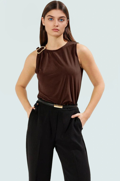 Aksesuar Detaylı Kolsuz Örme Bluz Fitted Sandy Dokuma Günlük Stil Mükemmel Uyum