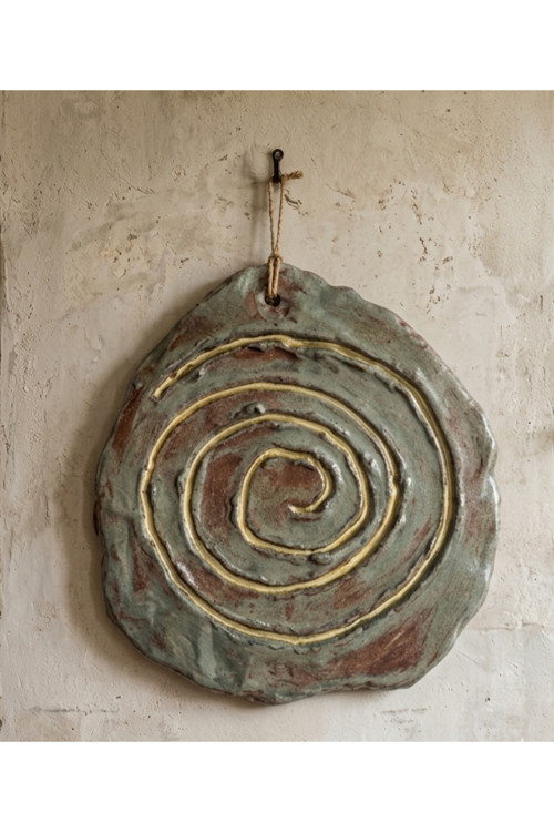 Sonsuz Döngünün Mistik Dokunuşu: 19 cm El Yapımı Spiral Rölyef
