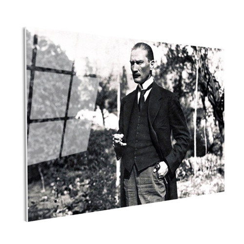 Tamperli Gerçek Cam Tablo Atatürk Bahçede Bastonlu Duruş Atatürk Tablosu Duvar Dekoru
