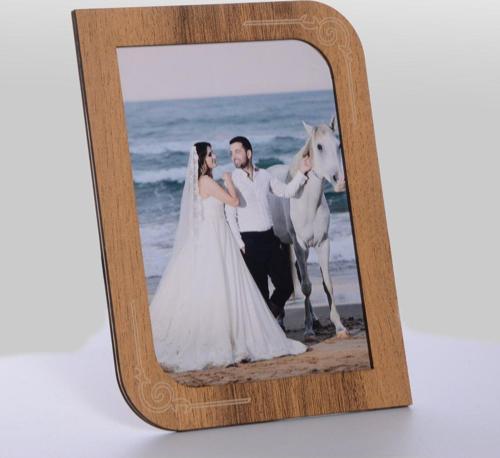 AHŞAP YERLİ CEVİZ RENGİ RESİM ÇERÇEVE 15*21