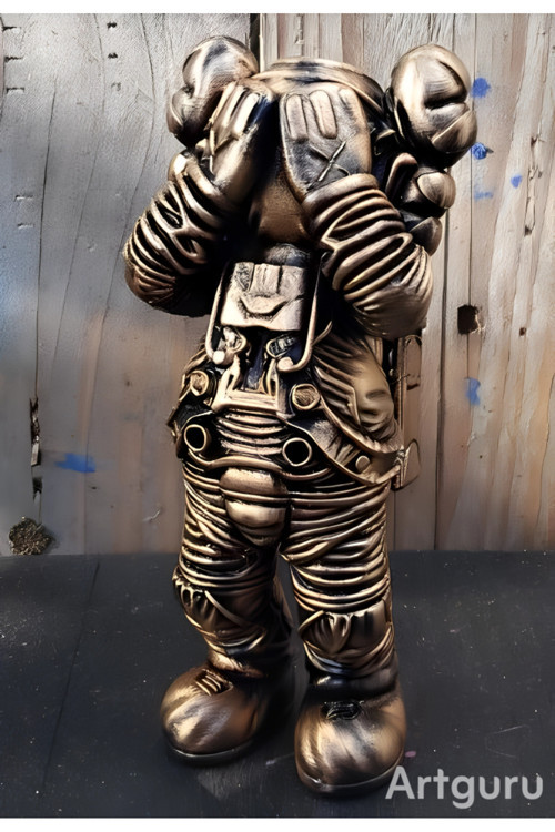 Kaws Astronot Figür 20 cm Büyük Boy Hediyelik Obje Biblo Altın Eskitme