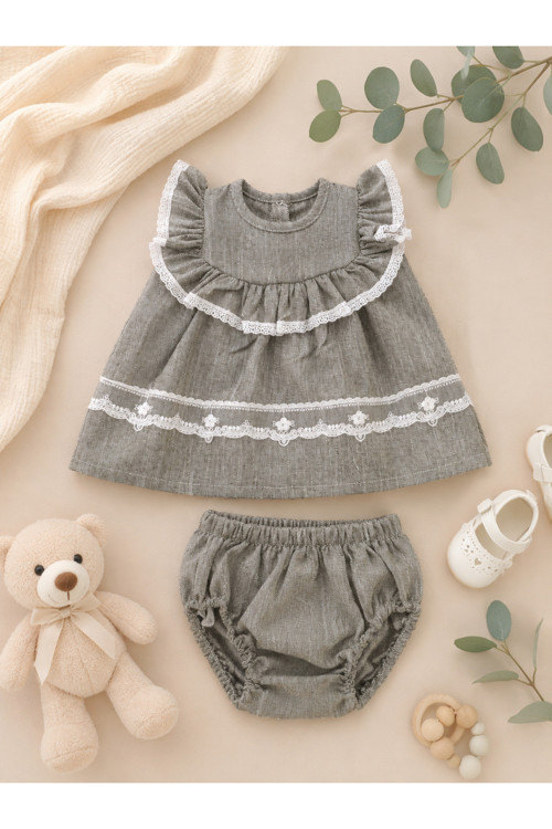 Kız Bebek Dantel Detaylı 2'li Takım – Fırfırlı Bluz ve Bloomer Şort