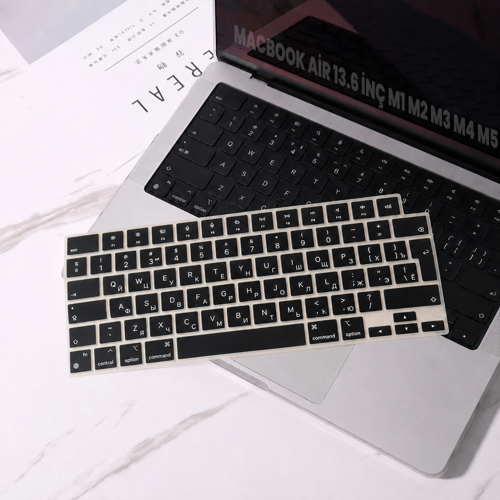MacBook Air 13.6 İnç M2 M3 M4 M5 A2681 A3113 A3240 A3449 Uyumlu Rusça İngilizce Q Klavye Koruyucu